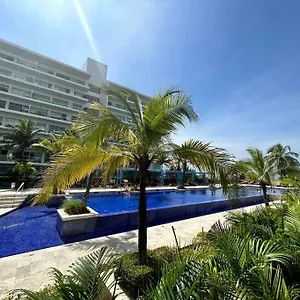 Beachfront Bliss-2br Haven Steps From Sandy Shores Apartment